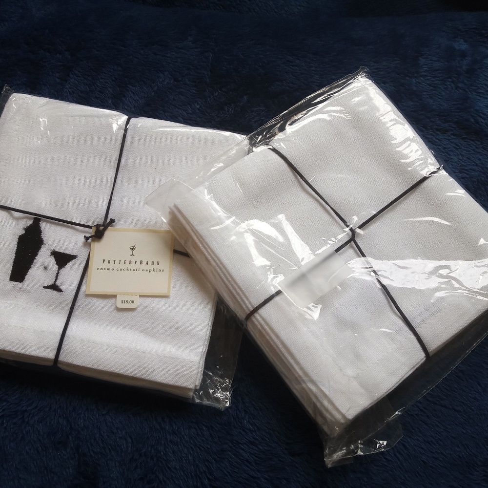 Two packet with four Cosmo Cocktail Napkins each .